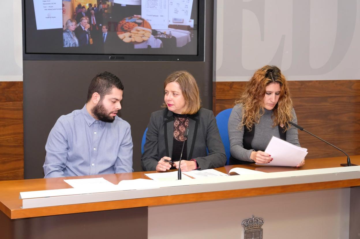 Rubén Rosón, Ana Taboada y Anabel Santiago, ayer, durante la comparecencia. 