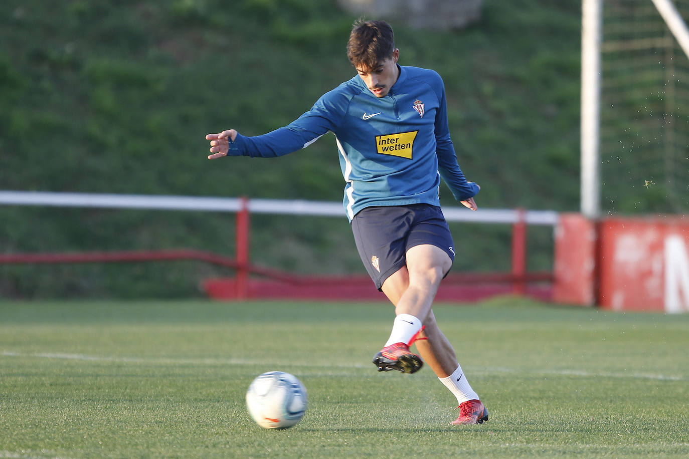 Fotos: Entrenamiento del Sporting (4-12-19)