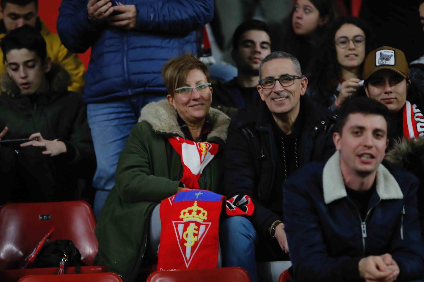 Fotos: ¿Estuviste en el Sporting - Ponferradina? ¡Búscate!