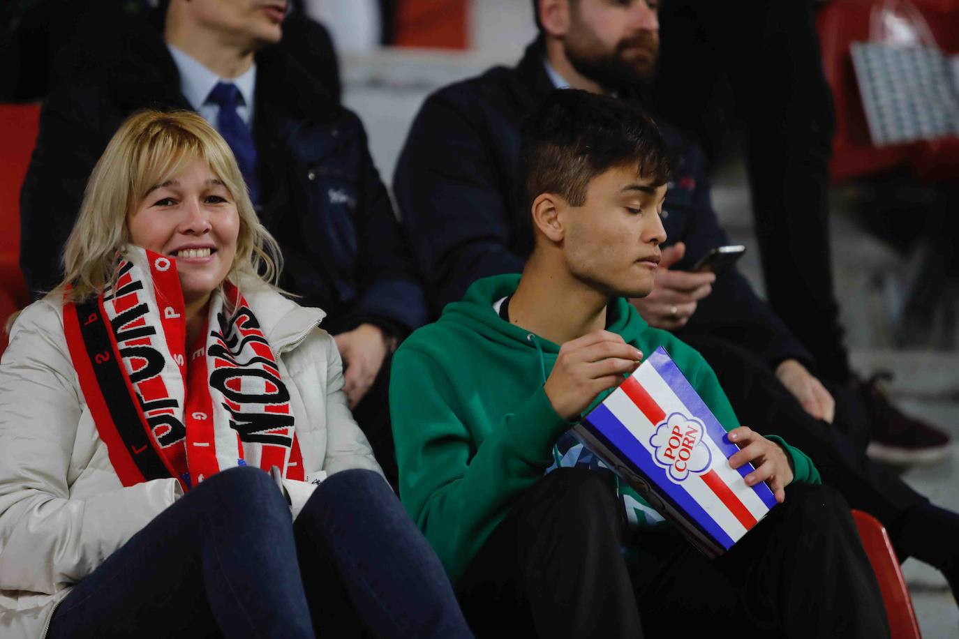 Fotos: ¿Estuviste en el Sporting - Ponferradina? ¡Búscate!