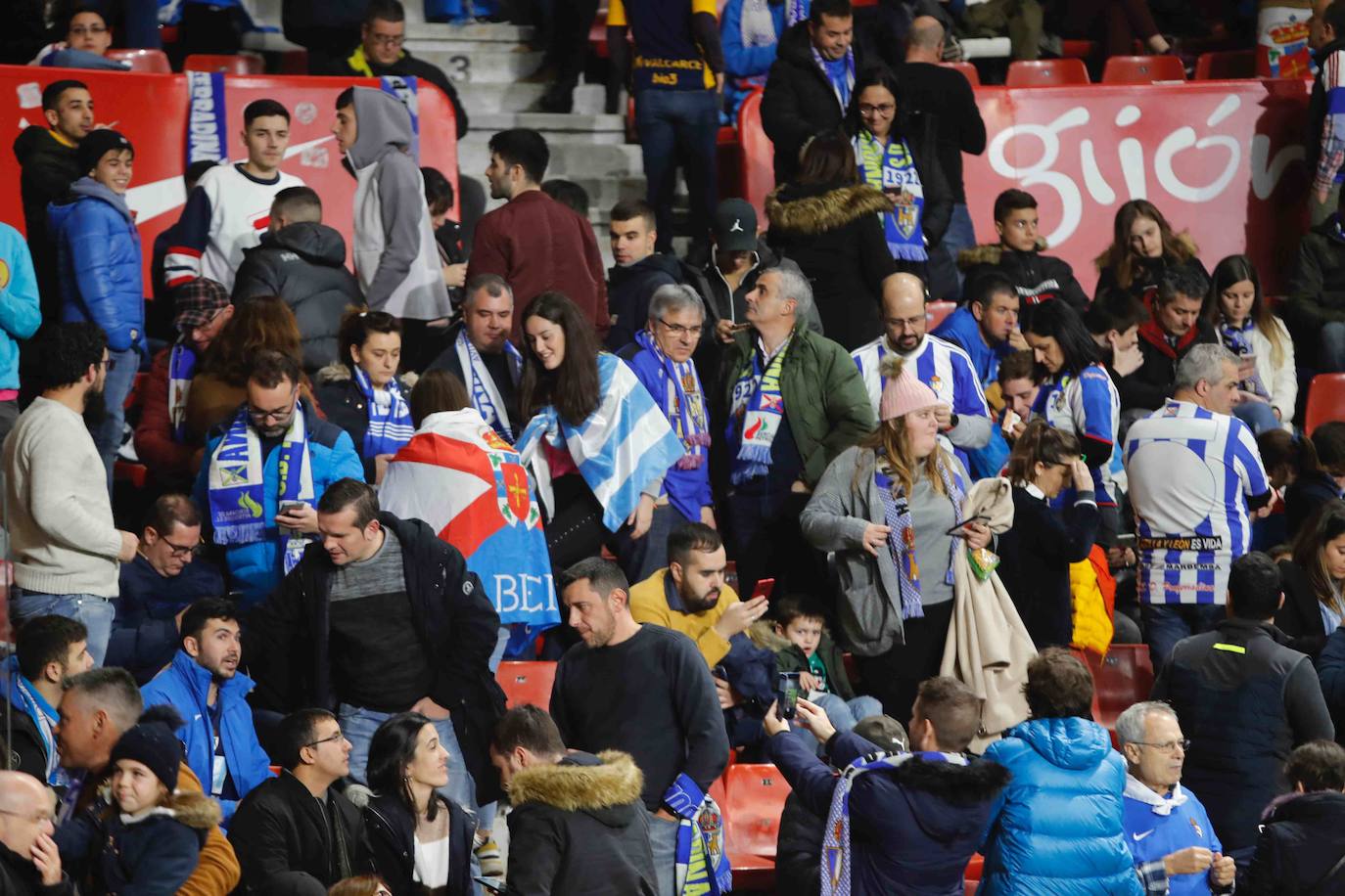 Fotos: ¿Estuviste en el Sporting - Ponferradina? ¡Búscate!