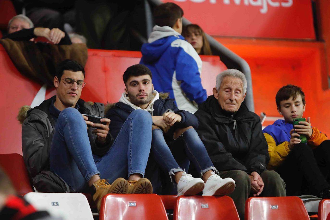 Fotos: ¿Estuviste en el Sporting - Ponferradina? ¡Búscate!