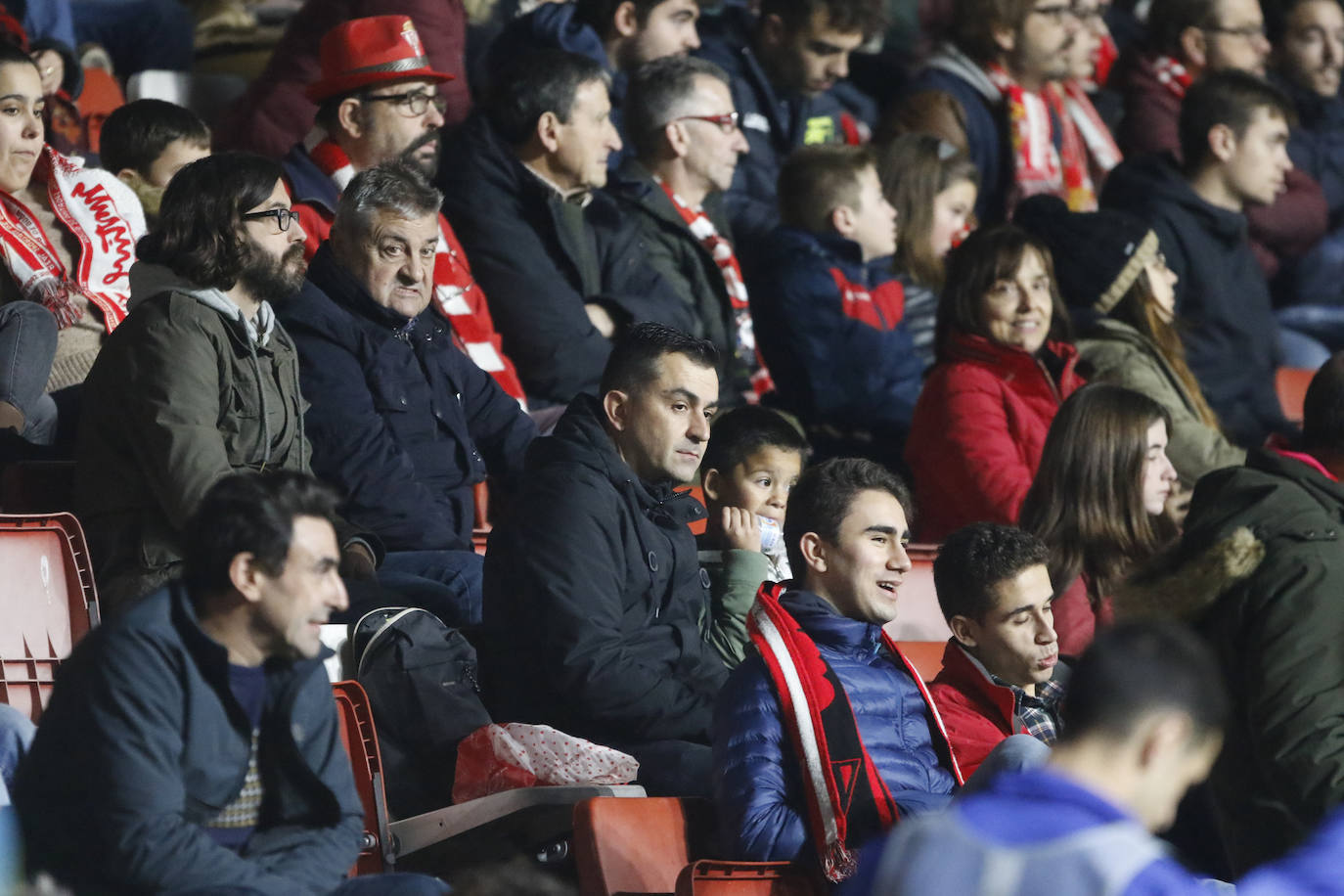 Fotos: ¿Estuviste en el Sporting - Ponferradina? ¡Búscate!