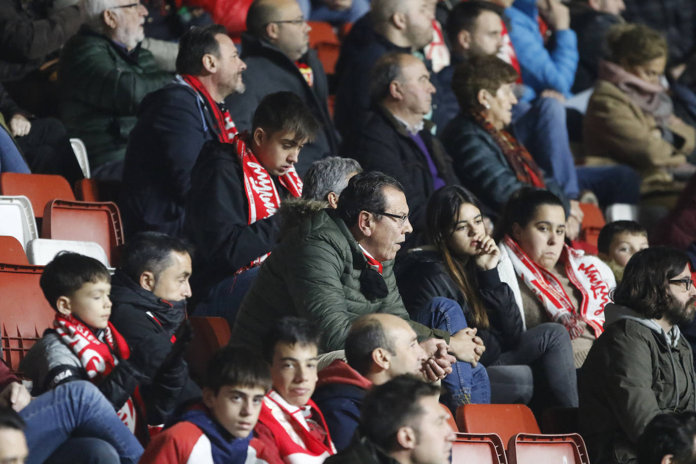 Fotos: ¿Estuviste en el Sporting - Ponferradina? ¡Búscate!