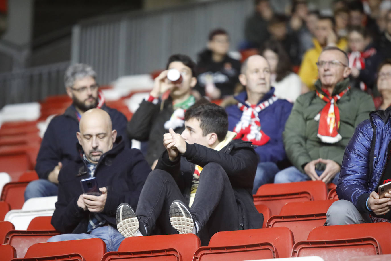 Fotos: ¿Estuviste en el Sporting - Ponferradina? ¡Búscate!