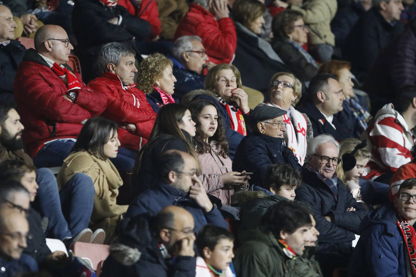 Fotos: ¿Estuviste en el Sporting - Ponferradina? ¡Búscate!