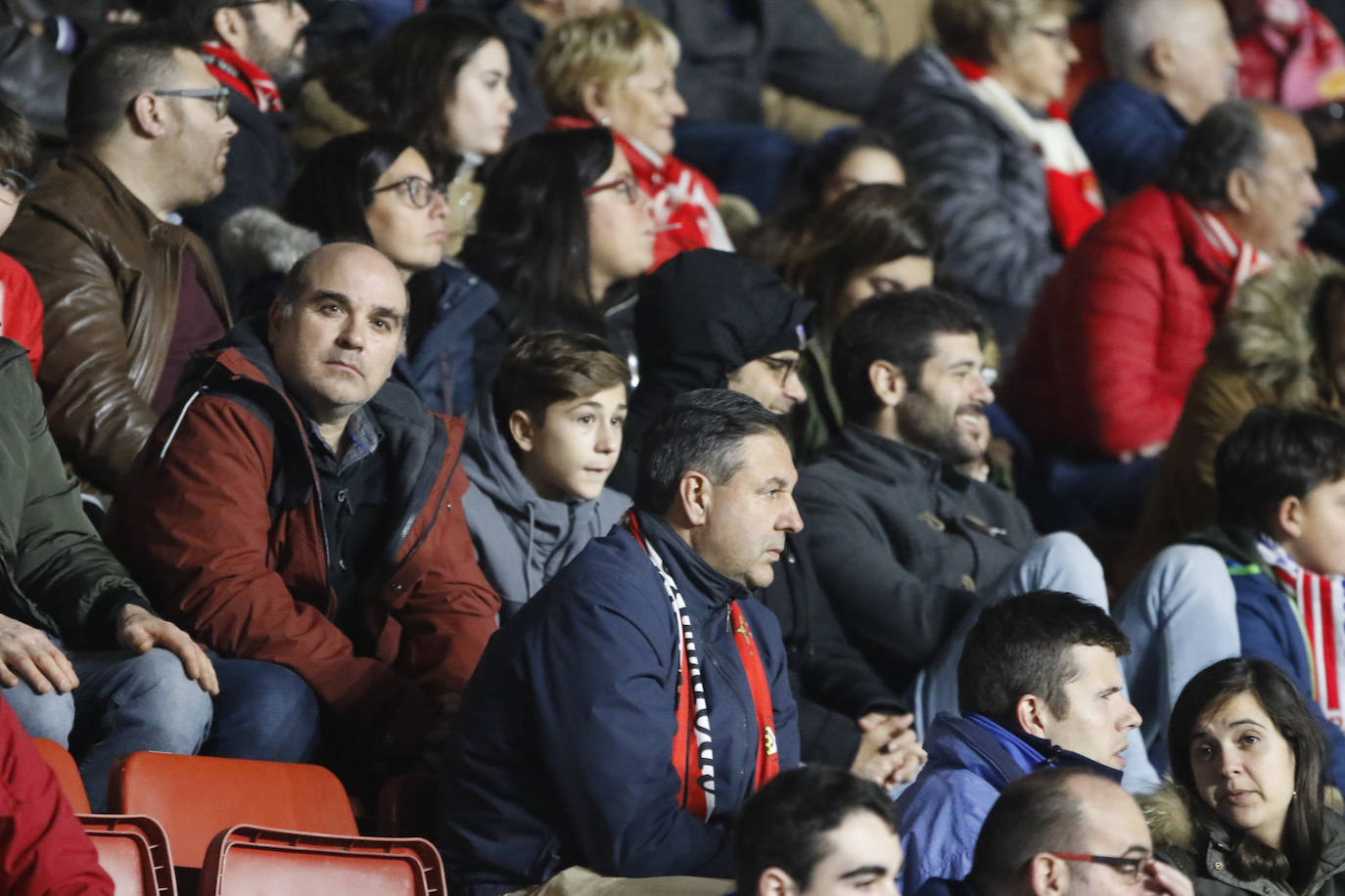 Fotos: ¿Estuviste en el Sporting - Ponferradina? ¡Búscate!