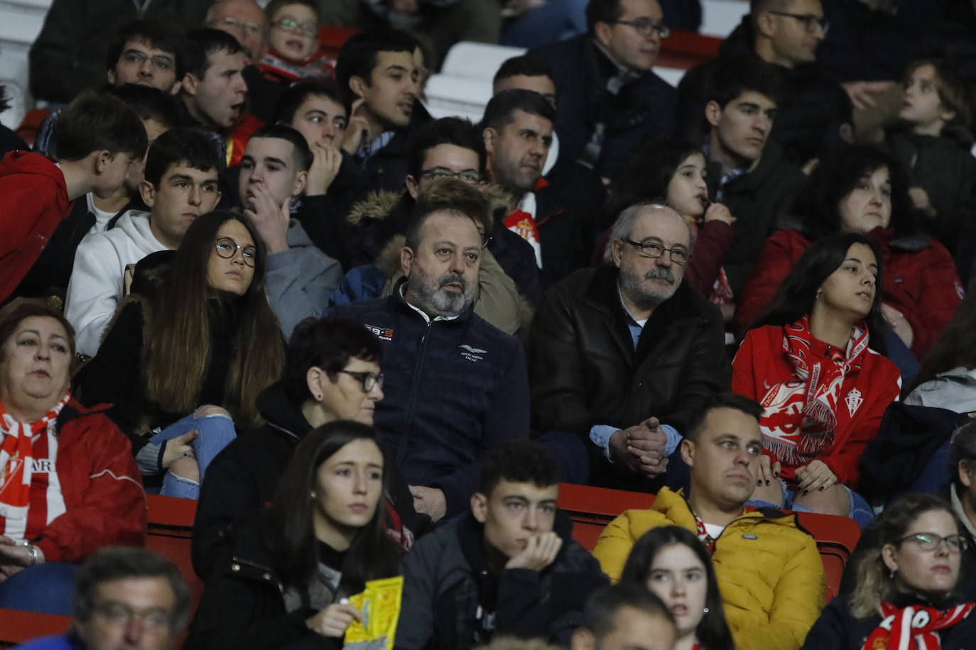 Fotos: ¿Estuviste en el Sporting - Ponferradina? ¡Búscate!