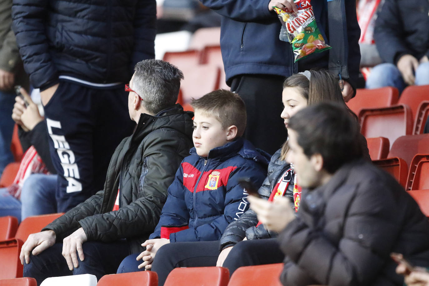 Fotos: ¿Estuviste en el Sporting - Ponferradina? ¡Búscate!