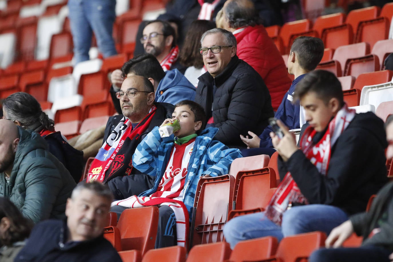 Fotos: ¿Estuviste en el Sporting - Ponferradina? ¡Búscate!