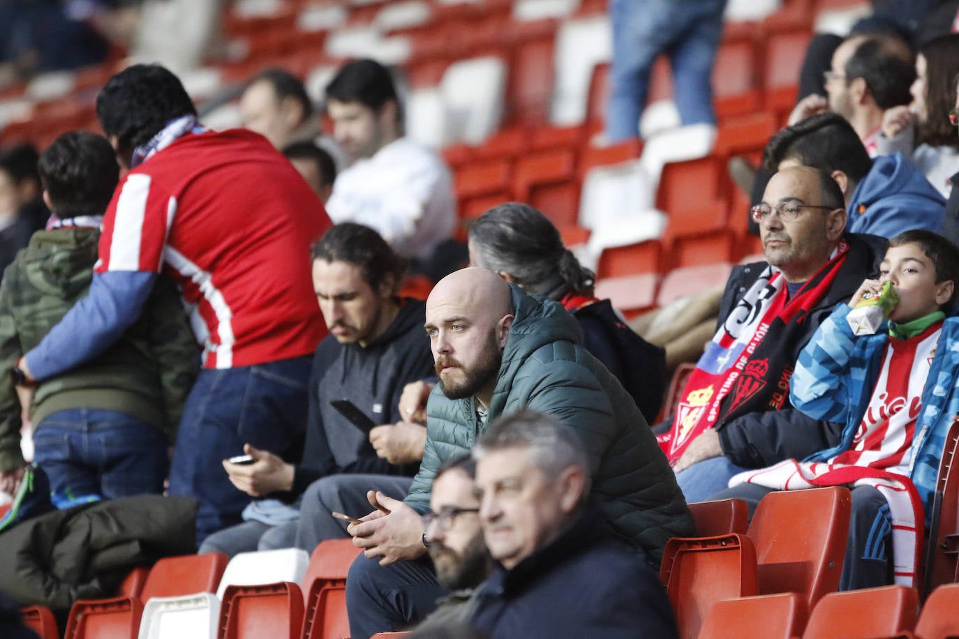 Fotos: ¿Estuviste en el Sporting - Ponferradina? ¡Búscate!