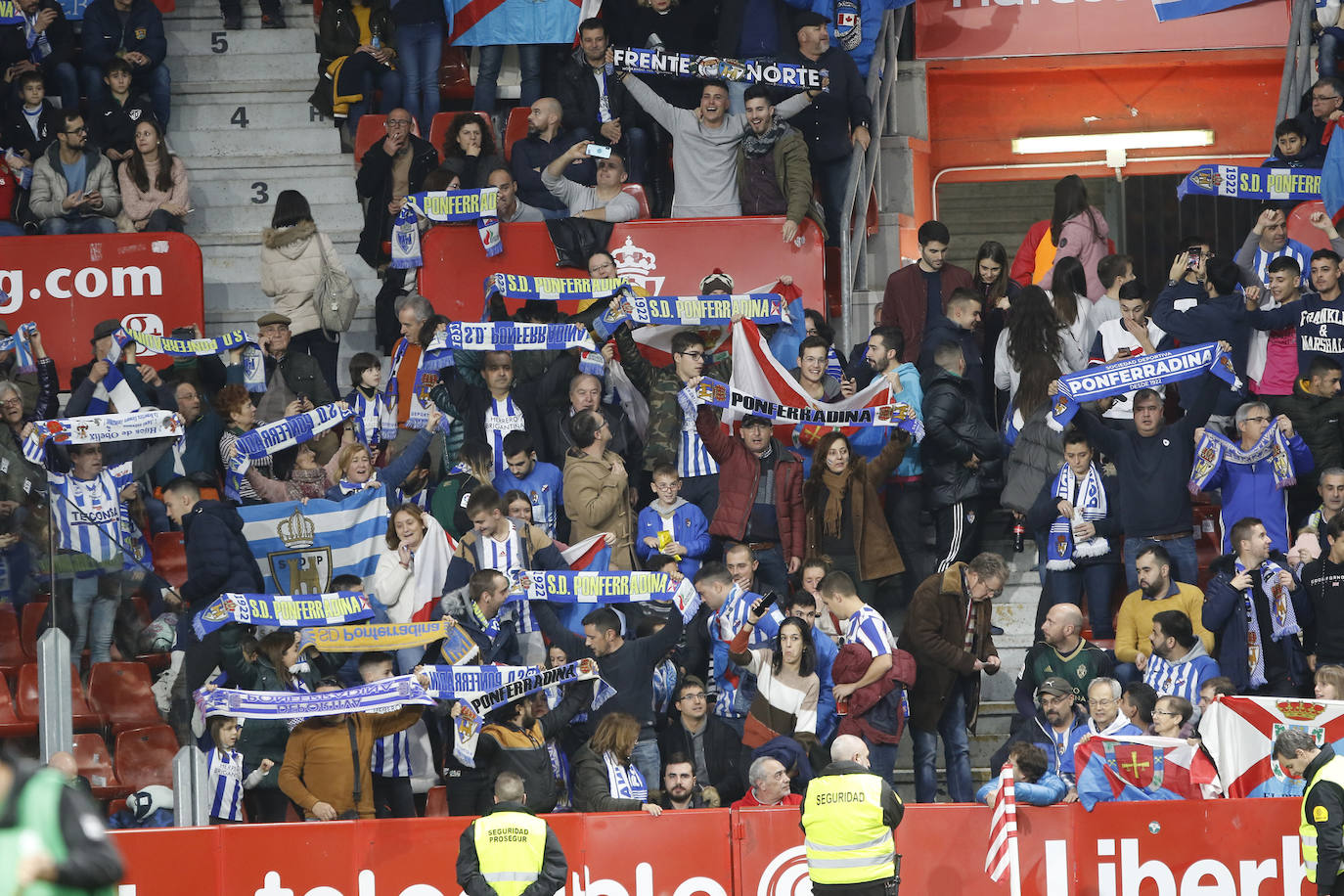 Fotos: ¿Estuviste en el Sporting - Ponferradina? ¡Búscate!