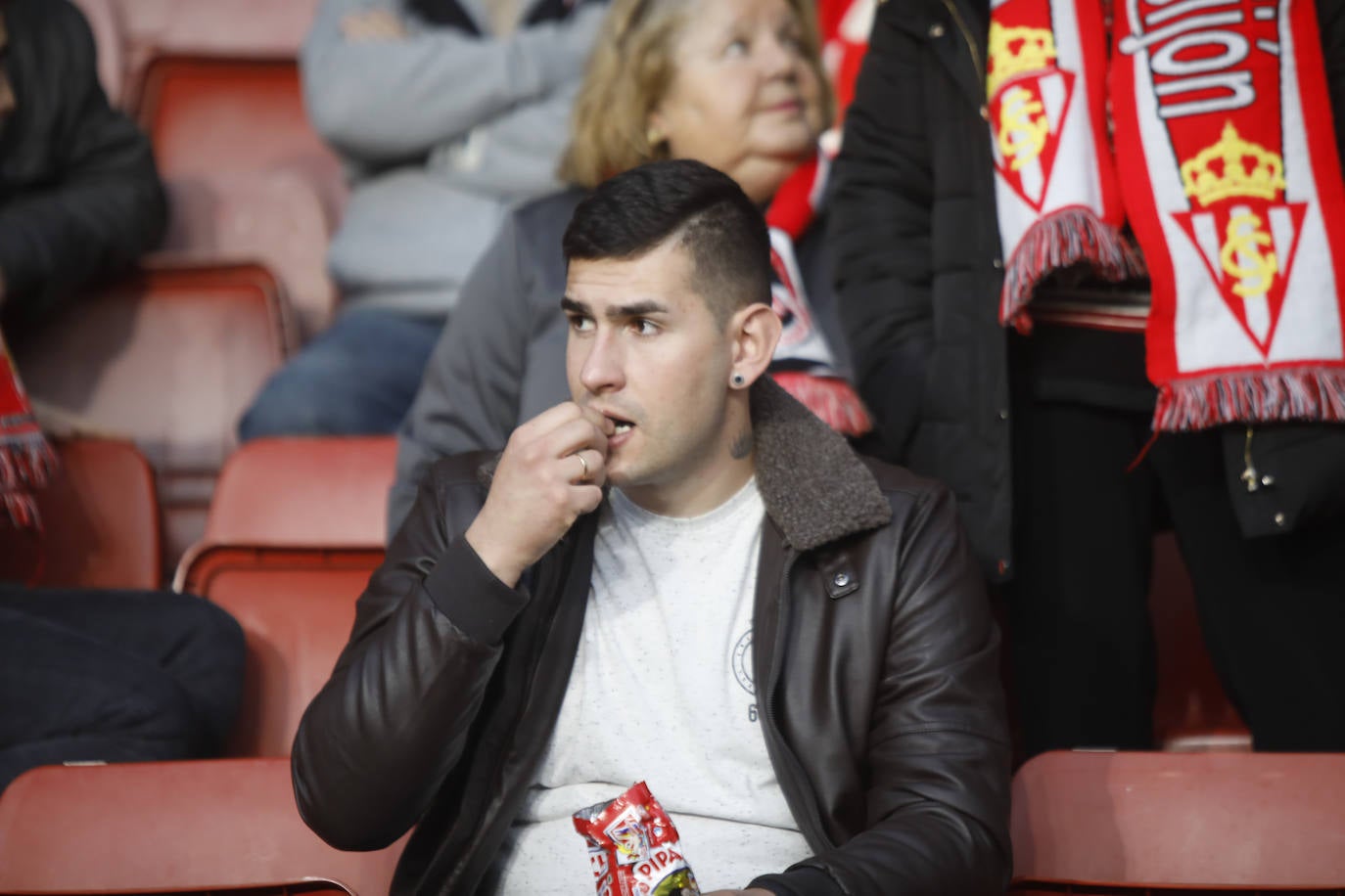 Fotos: ¿Estuviste en el Sporting - Ponferradina? ¡Búscate!