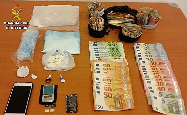 El material incautado al vecino de Llanes de 33 años. 