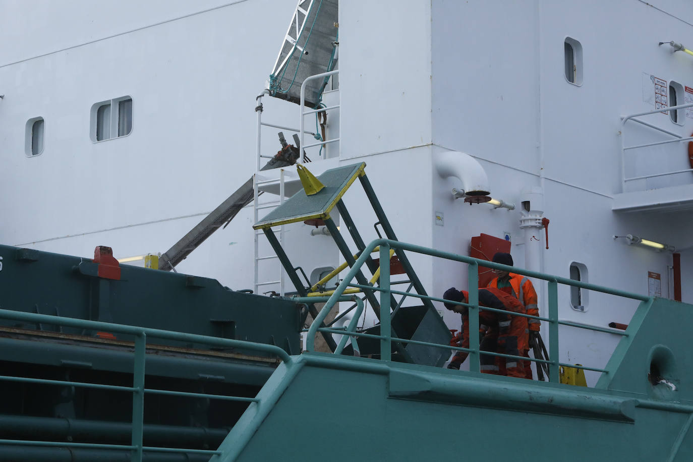 Fotos: Trabajos de reparación del &#039;Arklow Day&#039; en El Musel