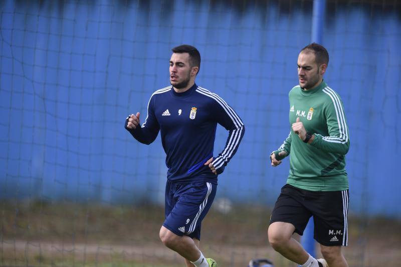 Los jugadores del Real Oviedo han entrenado este martes para tratar de continuar con la buena racha de victorias 