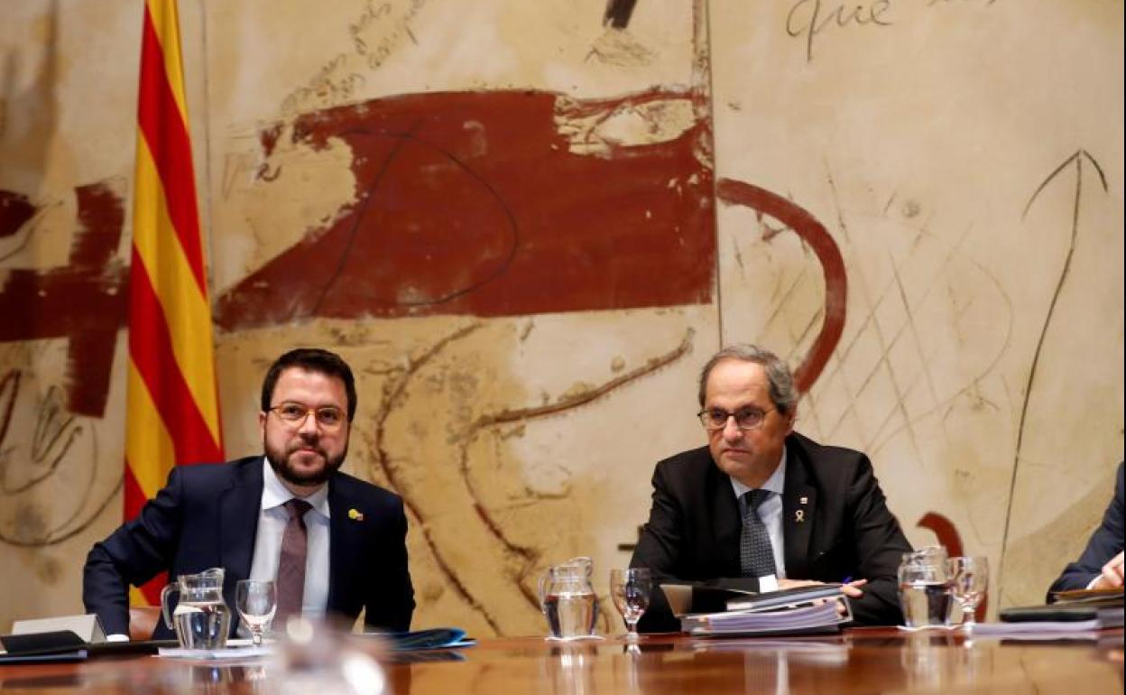 El presidente de la Generalitat, Quim Torra (dcha.), y su vicepresidente, Pere Aragonès.