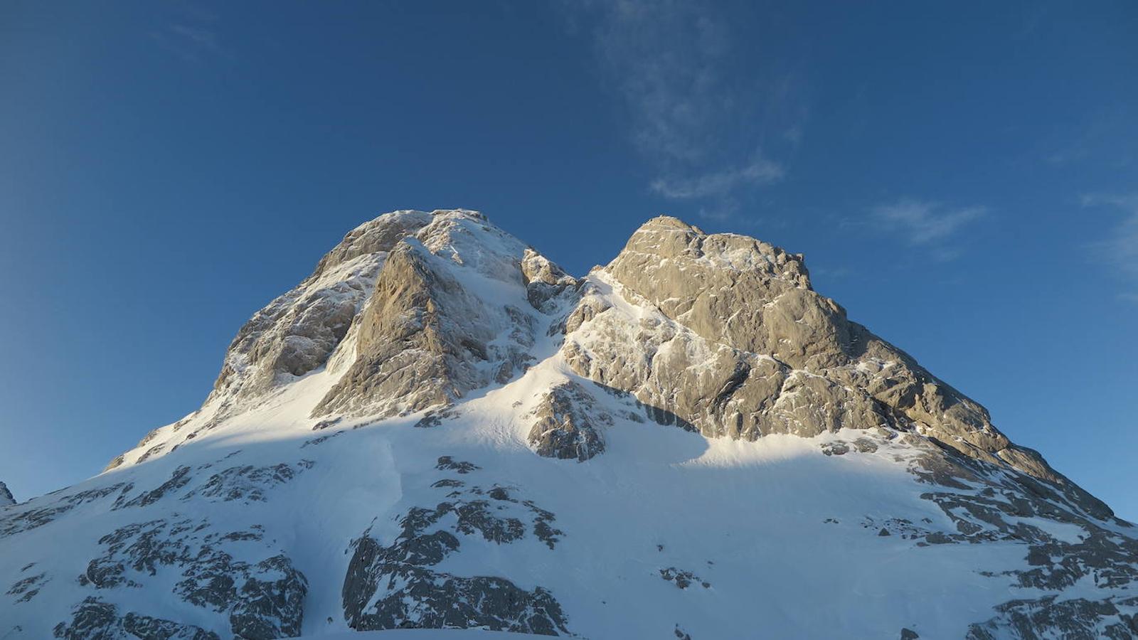 Fotos: Desafío de nieve y hielo en la montaña asturiana