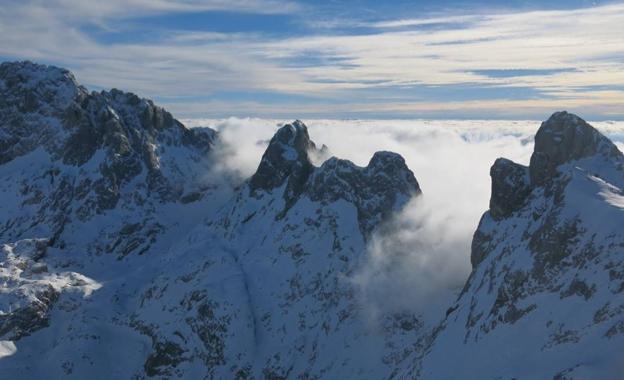 Imagen de la cara Norte de Peña Santa. (Picos de Europa). 