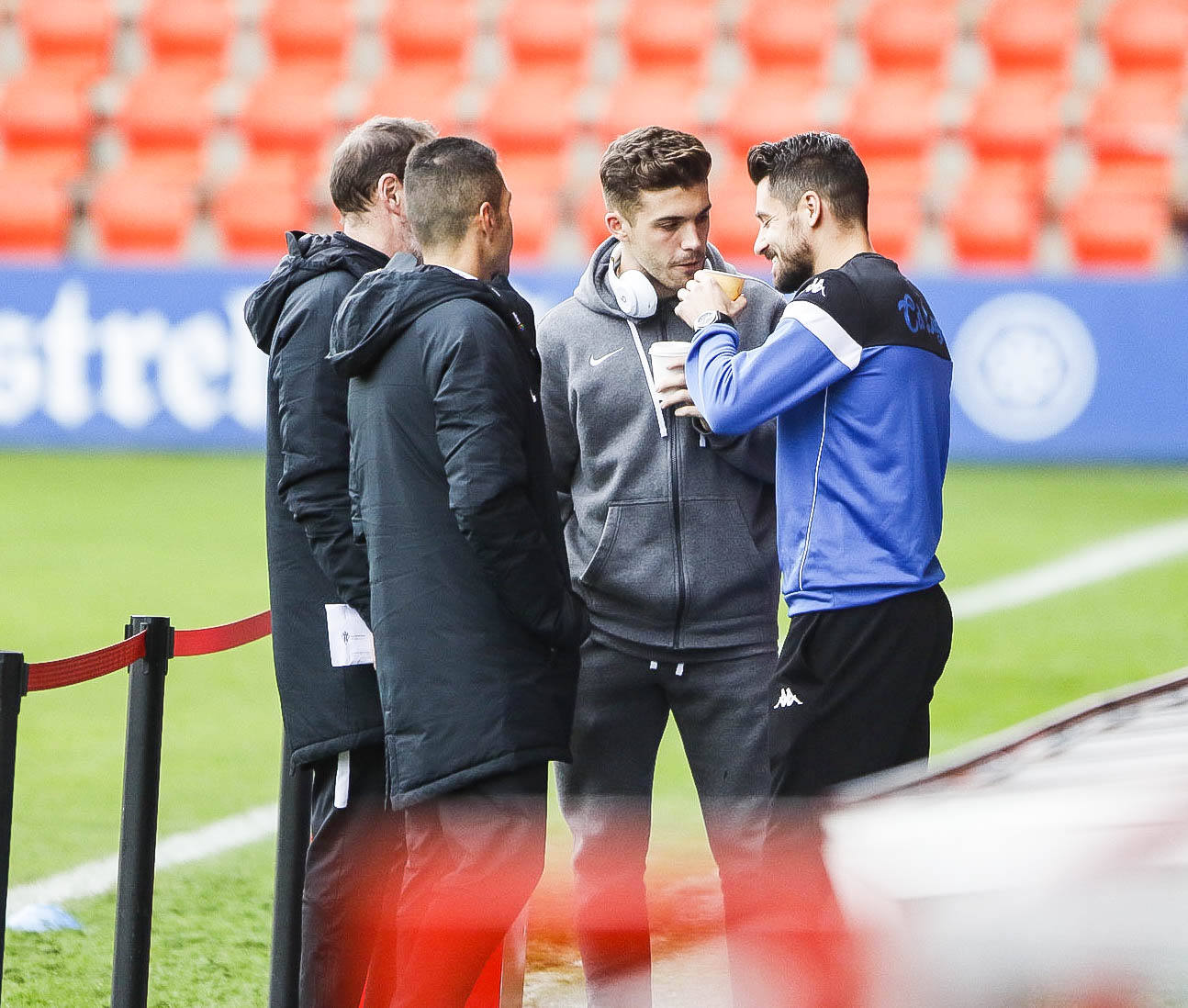 El equipo rojiblanco busca el reenganche, con Manu García y sin el avilesino Berto, ante unos 1.500 aficionados gijoneses.