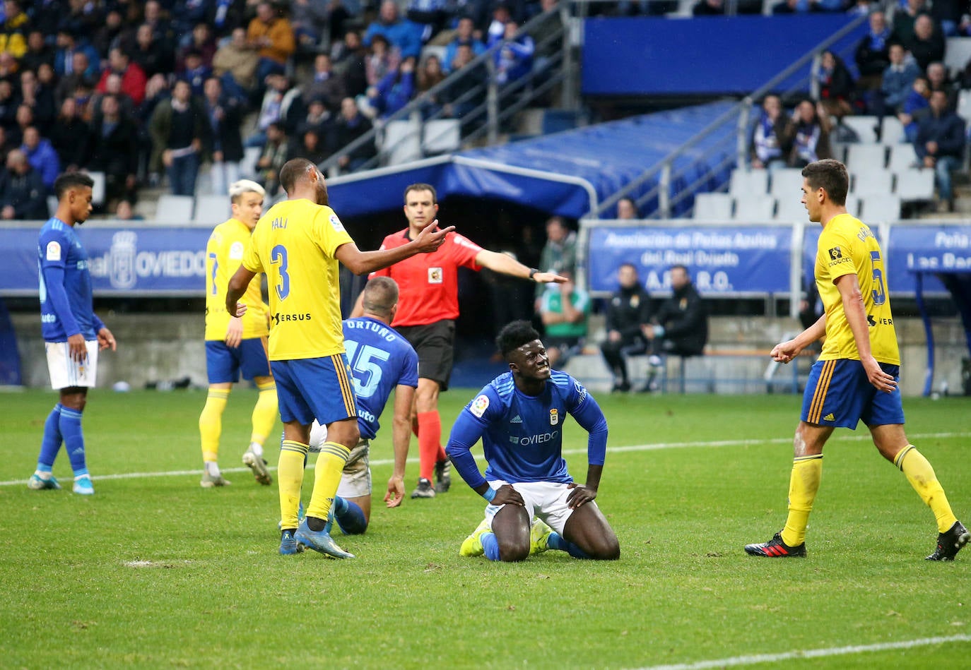 Real Oviedo 0-2 Cádiz, en imágenes