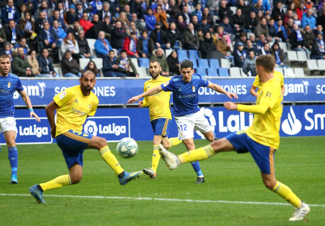 Real Oviedo 0-2 Cádiz, en imágenes