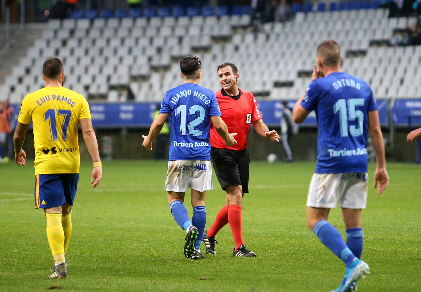 Real Oviedo 0-2 Cádiz, en imágenes