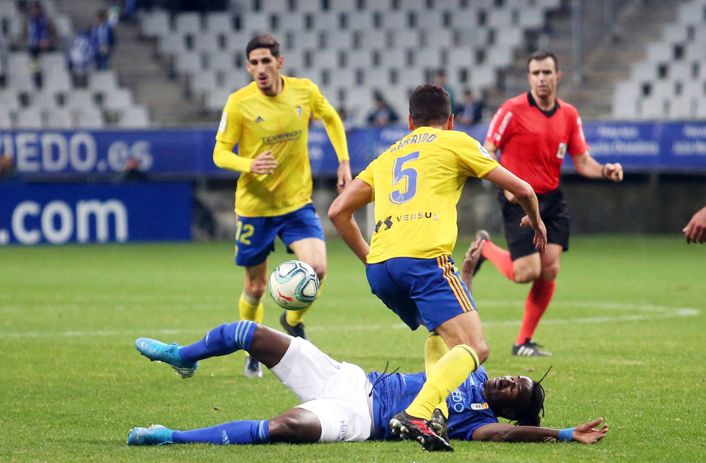 Real Oviedo 0-2 Cádiz, en imágenes