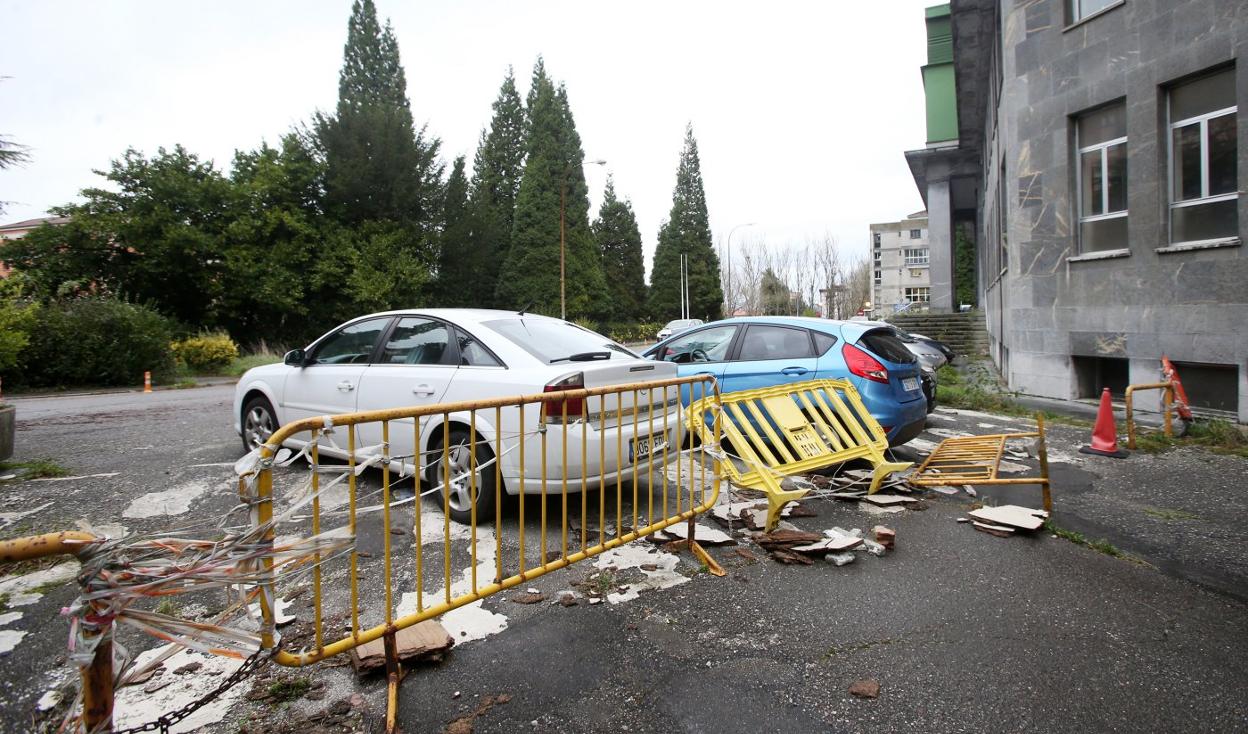 Restos de piedras al lado del viejo Hospital General. 