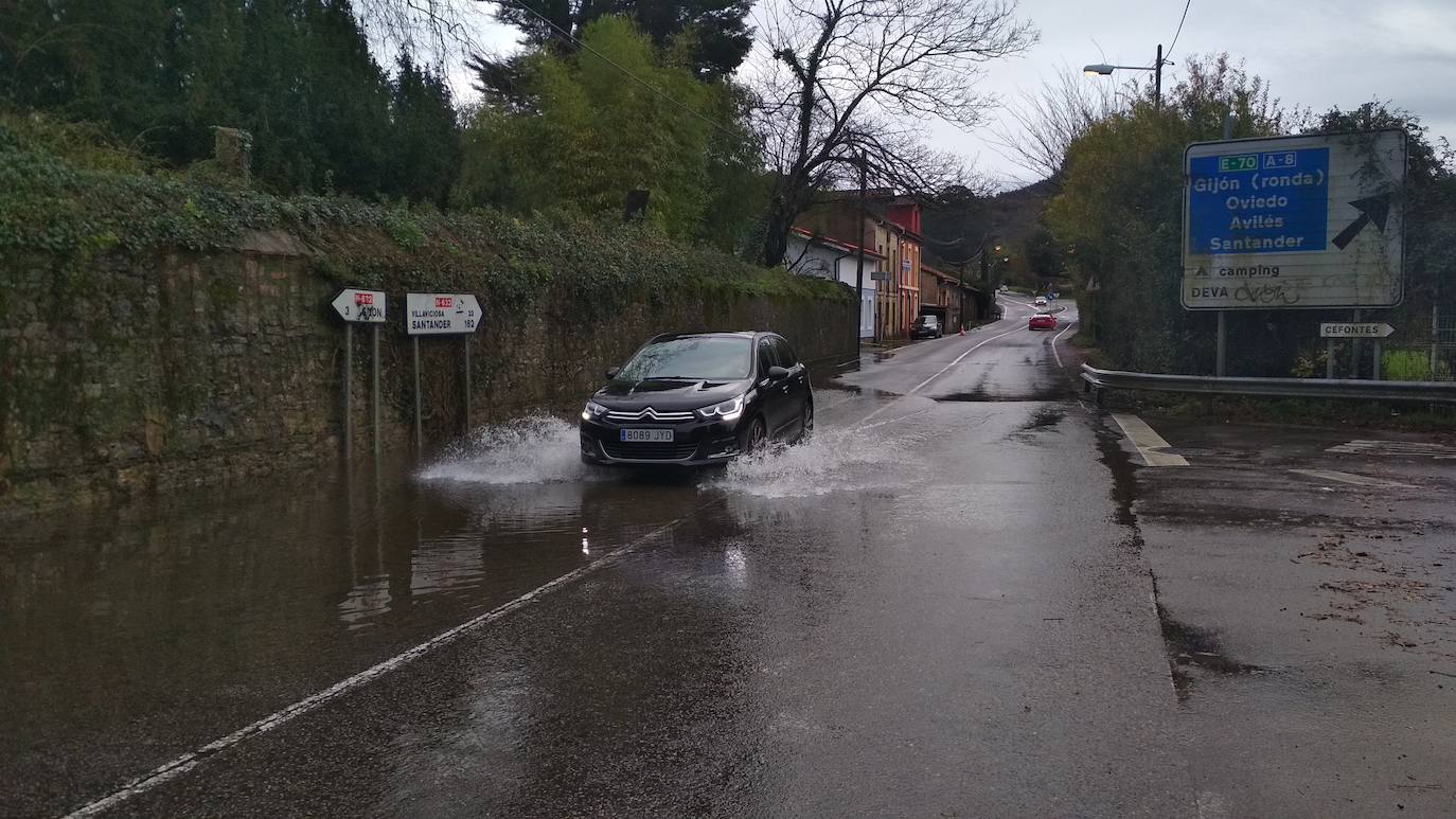 El Piles al límite de su capacidad baja con las aguas turbias y las consecuencias del temporal se dejan ver además en otros puntos de la ciudad.