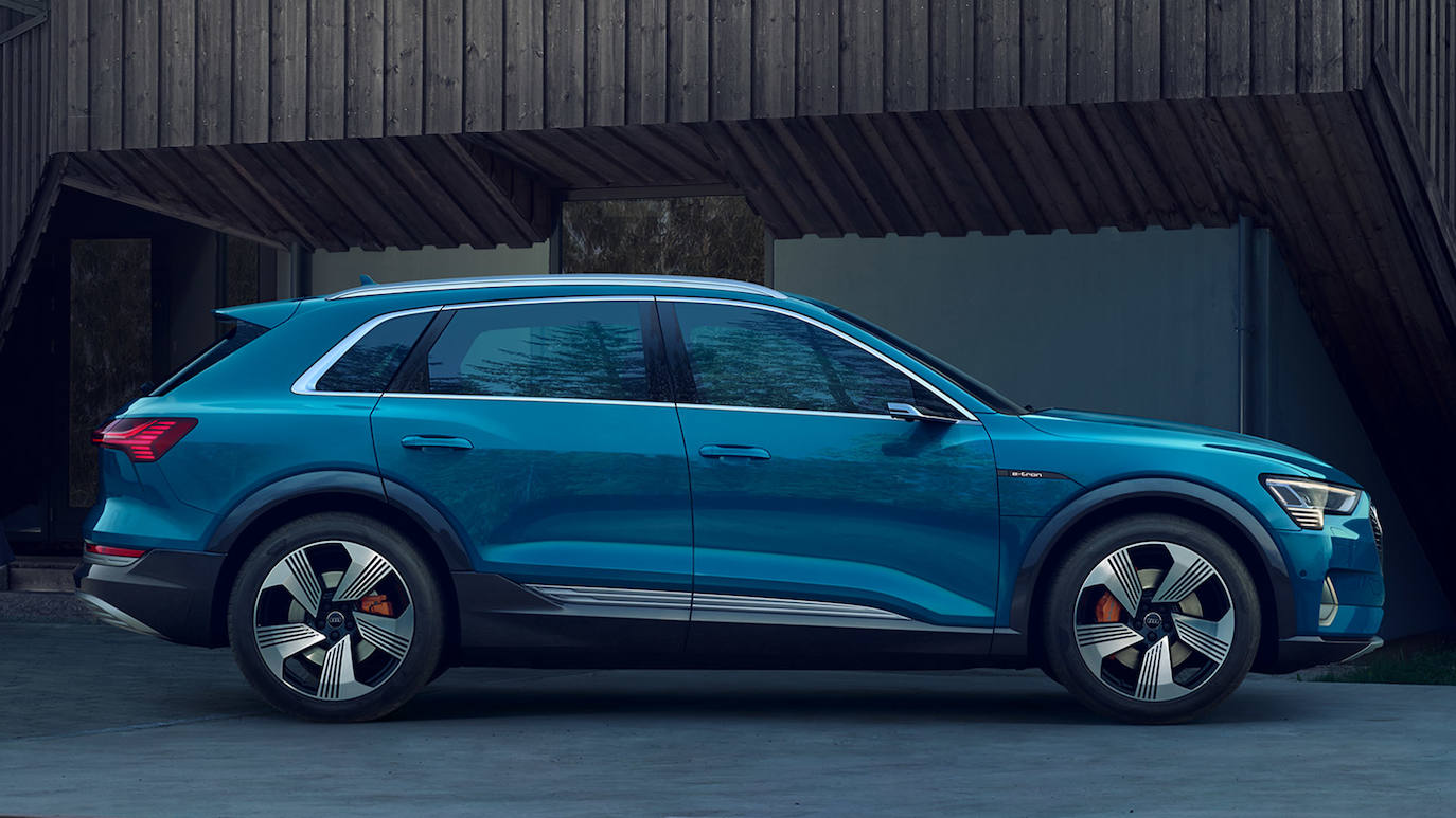 Audi e-tron: el primer coche 100 % eléctrico de Audi. Es un SUV grande (entre el Q5 y el Q7) que compite con el Jaguar i-Pace y con el Tesla Model X en la gama de grandes eléctricos 'premium'. 