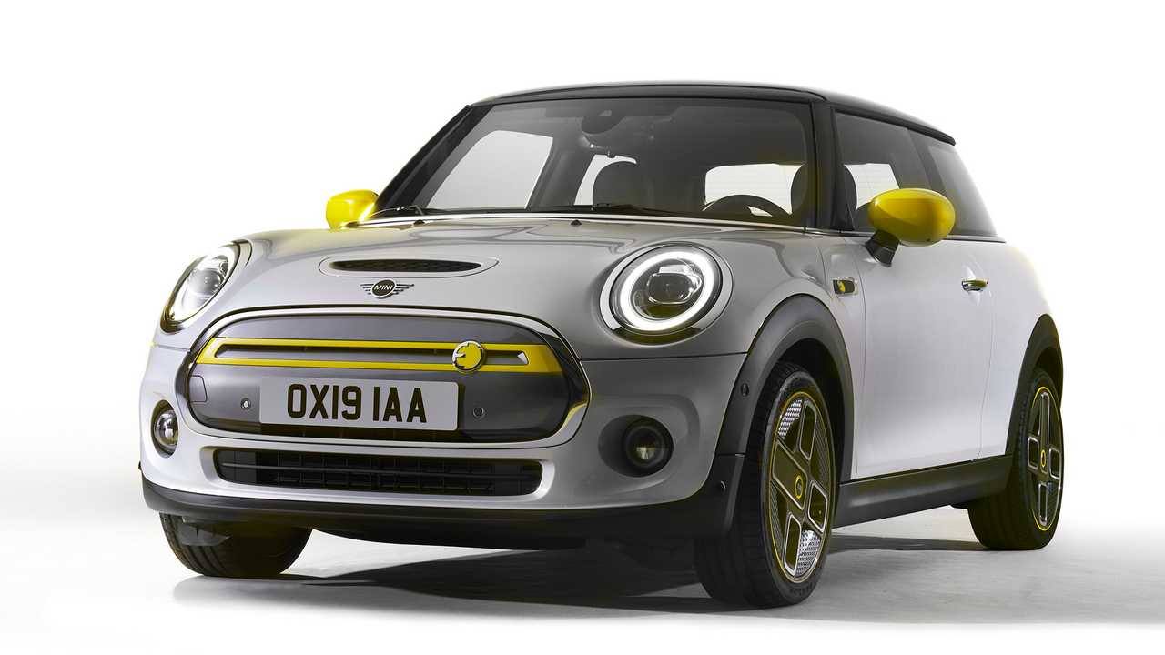 Mini Cooper SE: estamos ante la versión 100 % eléctrica del MINI y está disponible en carrocería de tres puertas. Su autonomía es de 200 km reales, algo que lo sitúa a la cola de los utilitarios eléctricos de su tamaño. La verdadera apuesta de este modelo es su diseño. 