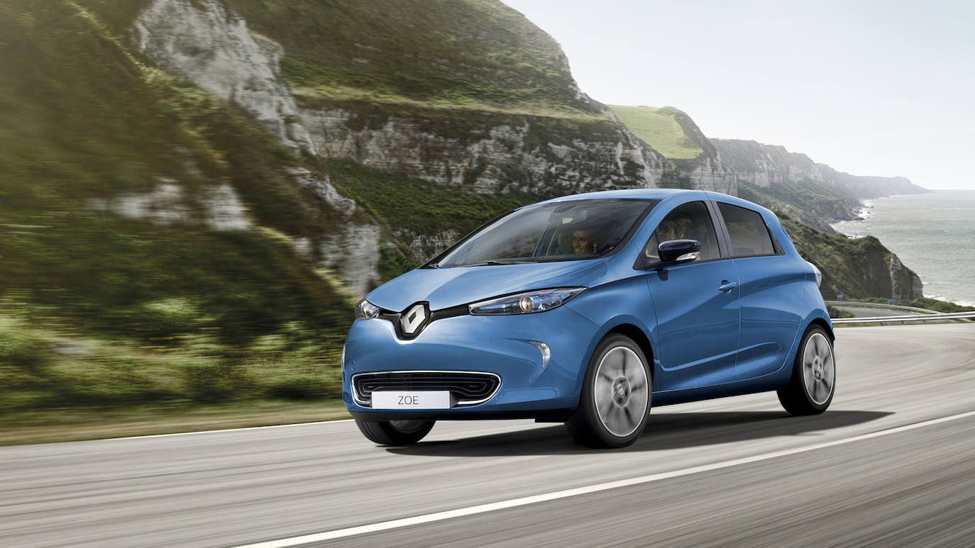 Renault Zoe. Se trata de un coche totalmente eléctrico, con una autonomía de hasta 402 kilómetros, gracias a su última actualización. Este vehículo tiene cinco plazas, un maletero y posibilidades de equipamiento. 