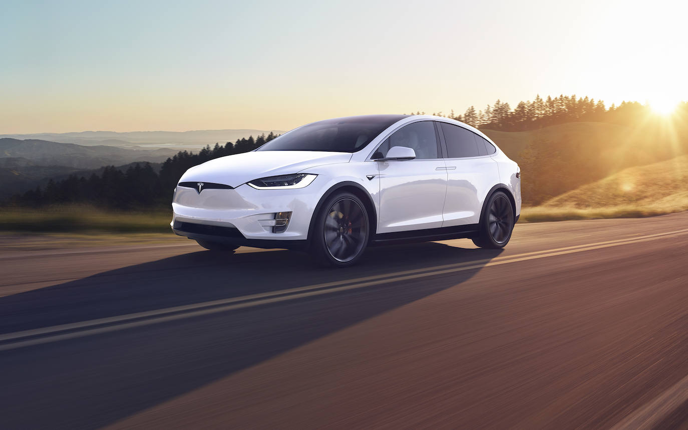 Tesla Model X: la versión SUV de la berlina Model S, con la que comparte plataforma y mecánica. Tiene una autonomía máxima de hasta 565 WLTP (realista), una potencia de hasta 612 CV y tracción a las 4 ruedas. Cuesta más de 96.000 euros.