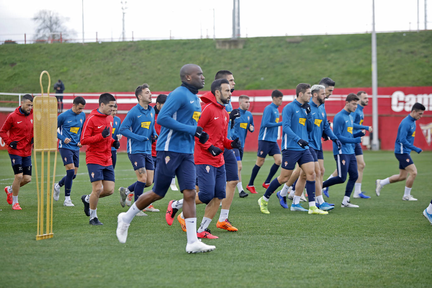 Los de José Alberto han entrenado este miércoles tras la derrota del martes contra el Zamora, que supuso la eliminación de la Copa del Rey. 