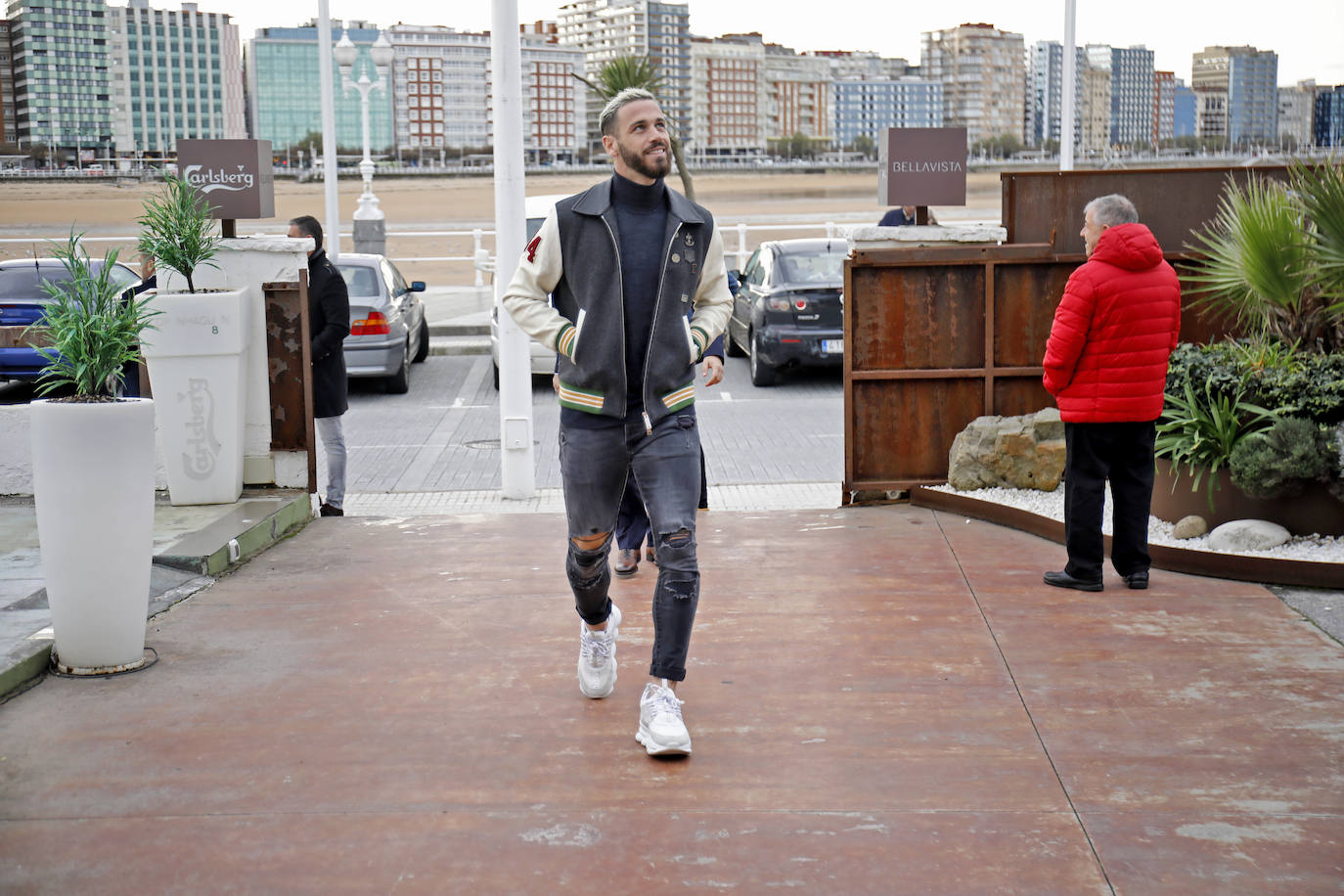 Los jugadores y las jugadoras del Sporting han compartido con la directiva la tradicional comida de Navidad en un hotel de Gijón.