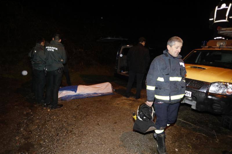 El suceso se produjo en la localidad de Boo y la víctima no pudo evitar la gran cantidad de tierra y rocas que se desprendieron de la ladera cuando paseaba por la zona.