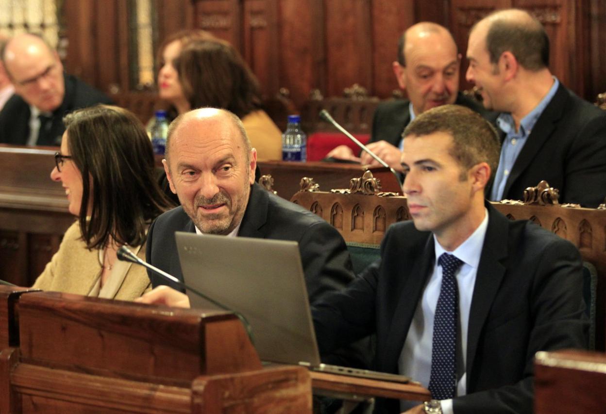 El vicepresidente Juan Cofiño, en la Junta General. 
