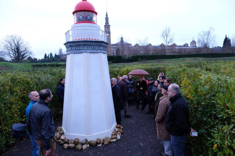 El espacio divulgativo estrena como novedades una réplica del faro del cabo Torres que se ubica en el centro del laberinto de laurel. El Botánico ha presentado también nuevas actividades como las visitas guiadas sobre las especies invasoras, así como un belén monumental y muchos talleres dirigidos a todo tipo de público.