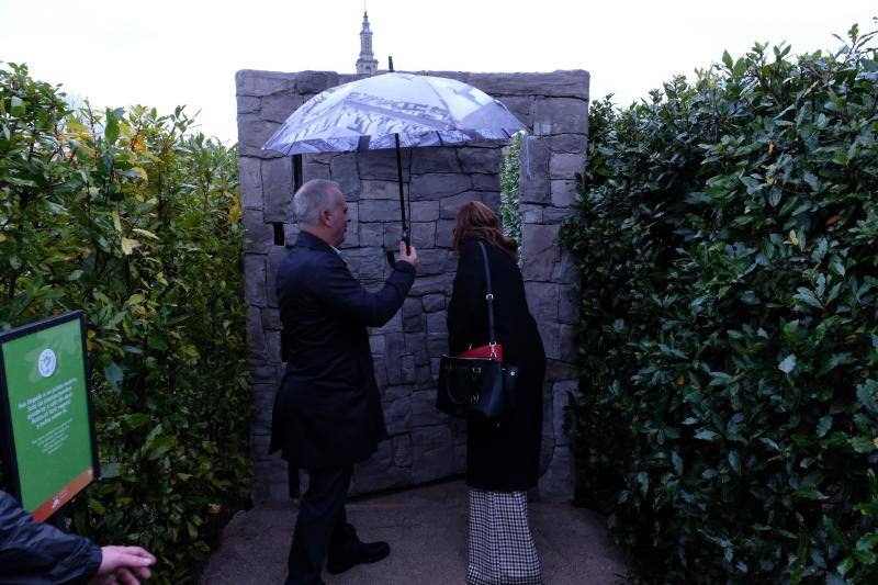El espacio divulgativo estrena como novedades una réplica del faro del cabo Torres que se ubica en el centro del laberinto de laurel. El Botánico ha presentado también nuevas actividades como las visitas guiadas sobre las especies invasoras, así como un belén monumental y muchos talleres dirigidos a todo tipo de público.