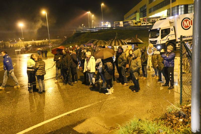 Los supermercados que inician ocho jornadas de huelga son: Alimerka, Masymas, La Quintana, El Arco y La Plaza de Dia. La huelga ha comenzado a las 22 horas del viernes 20 de diciembre y se prolongará durante los días 21, 22, 23, 24, 28, 29, 30 y 31 de diciembre.