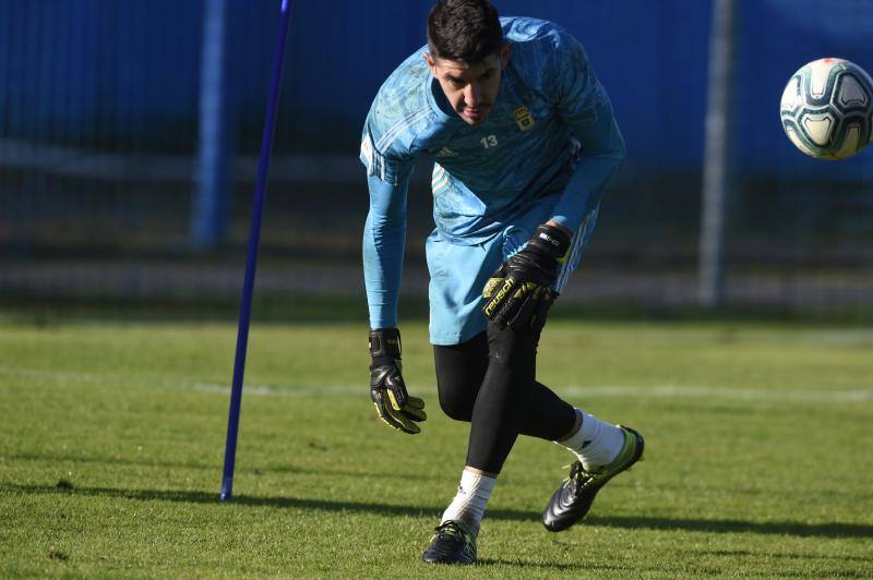 Los jugadores del Real Oviedo han entrenado este viernes para prepara el partido del sábado contra el Racing de Santander 