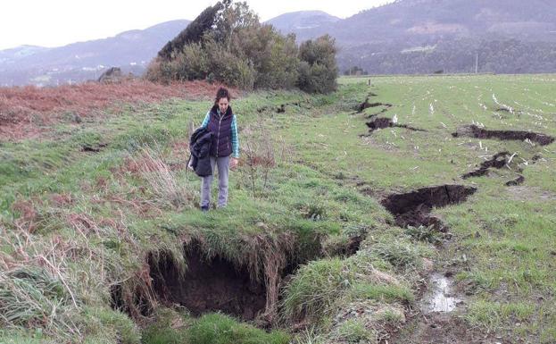 Imagen. El viento y la lluvia ponen a Asturias en alerta máxima. 