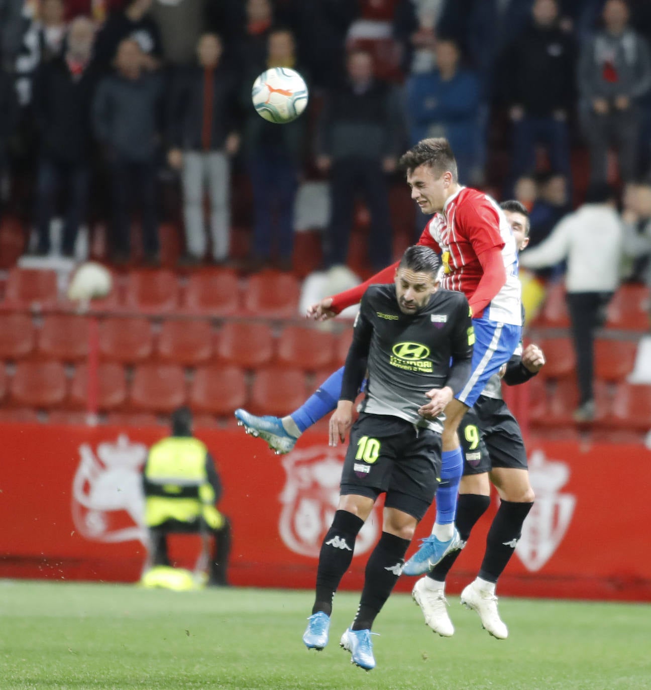 La derrota (0-1) enfureció a la afición local y aceleró la destitución de José Alberto como técnico rojiblanco. 