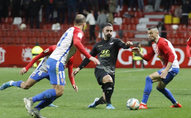 Imagen. El Sporting cae derrotado ante el Extremadura en El Molinón 