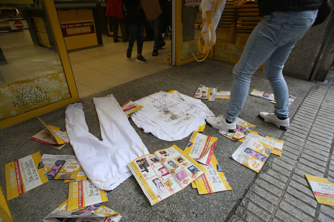 Más de 12.000 trabajadores de supermercados asturianos están llamados a secundar ocho días de huelga.