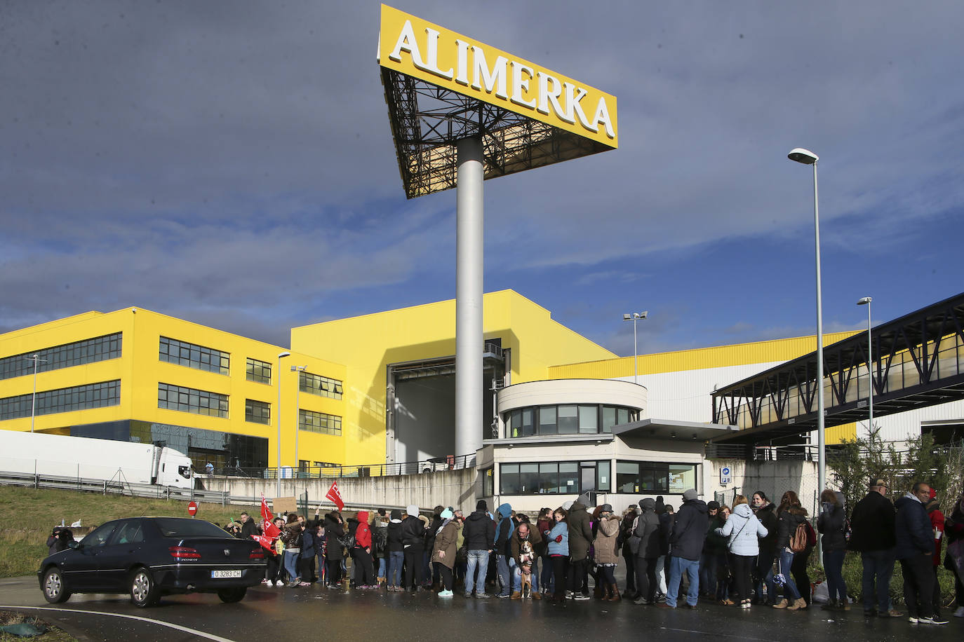 Más de 12.000 trabajadores de supermercados asturianos están llamados a secundar ocho días de huelga.