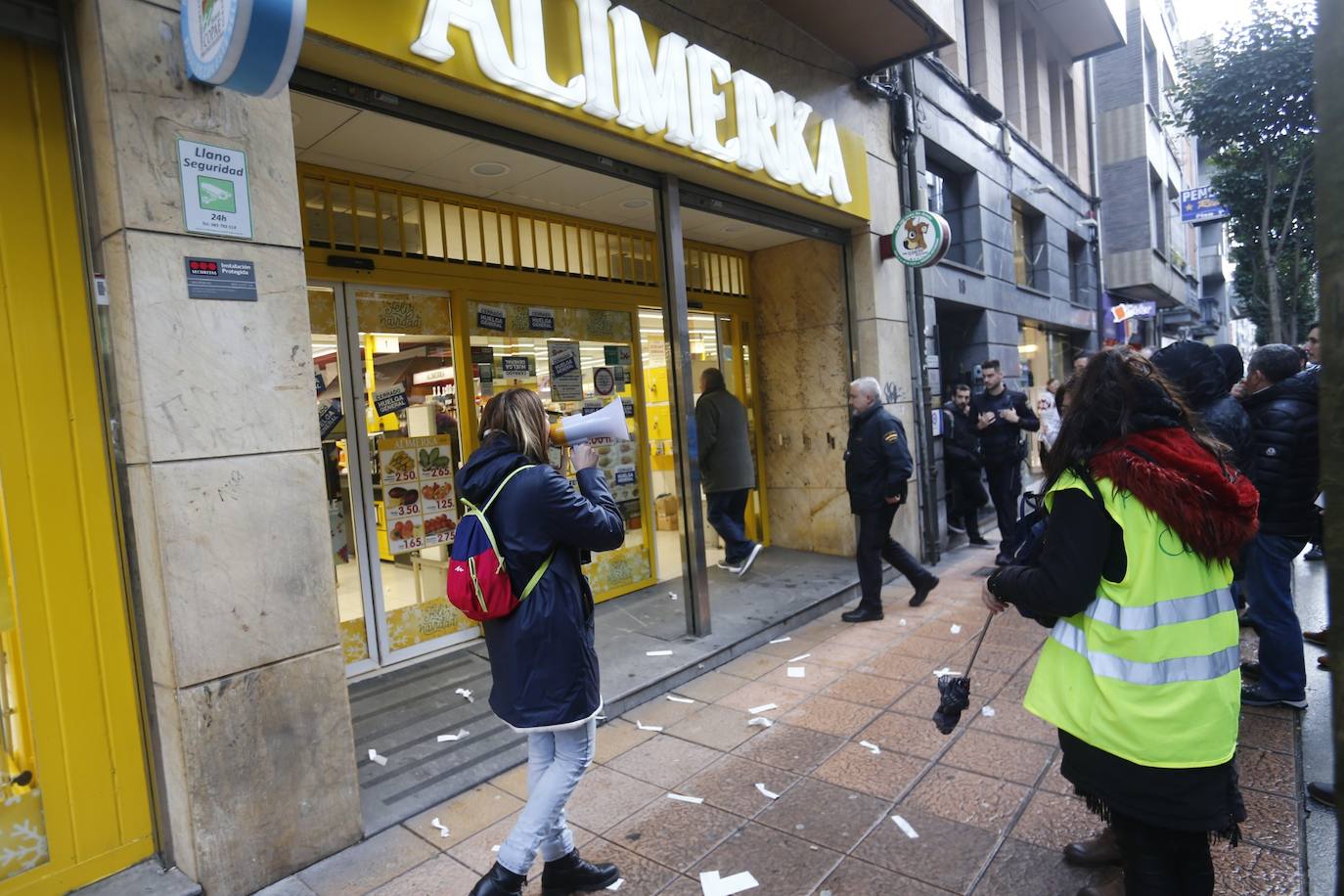 Más de 12.000 trabajadores de supermercados asturianos están llamados a secundar ocho días de huelga.