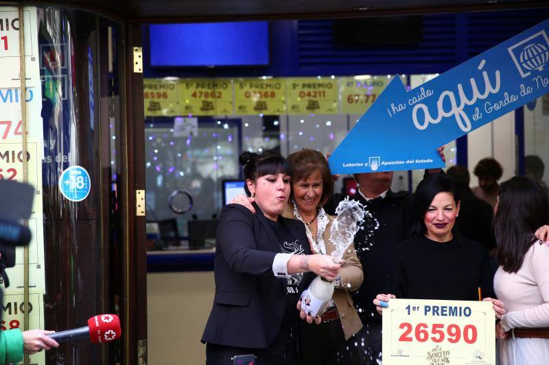 El premio Gordo de la Lortería de Navidad ha recaído en el número 26590, que se ha vendido en Tarragona, Salou, Barcelona, Madrid, Salamanca, Sevilla, Murcia y Alicante 