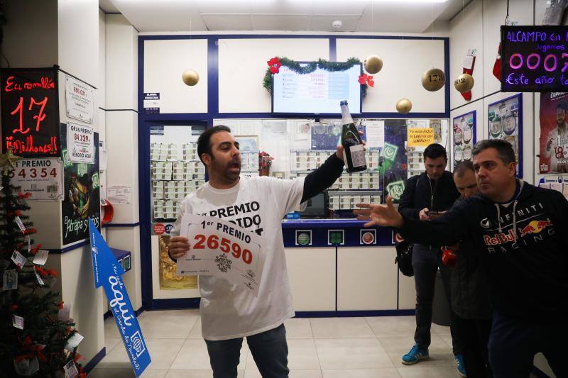 El premio Gordo de la Lortería de Navidad ha recaído en el número 26590, que se ha vendido en Tarragona, Salou, Barcelona, Madrid, Salamanca, Sevilla, Murcia y Alicante 